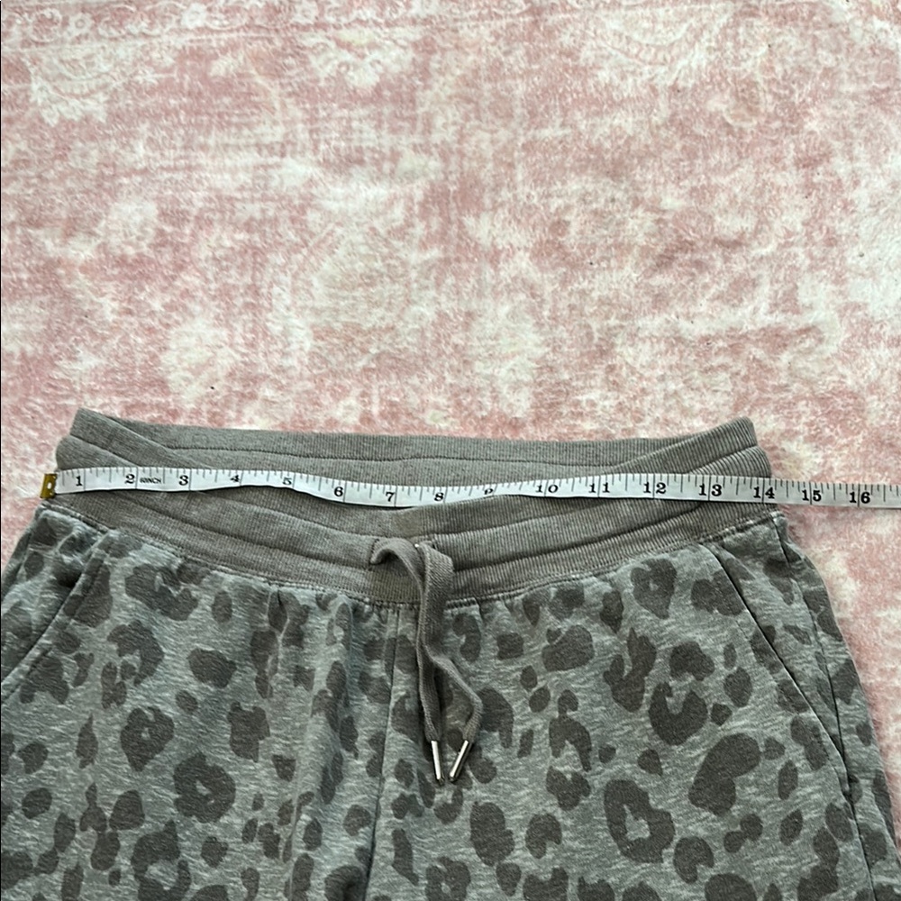 Old Navy Leopard Print Cheetah Print Joggers Sweatpants Small - Picture 3 of 4